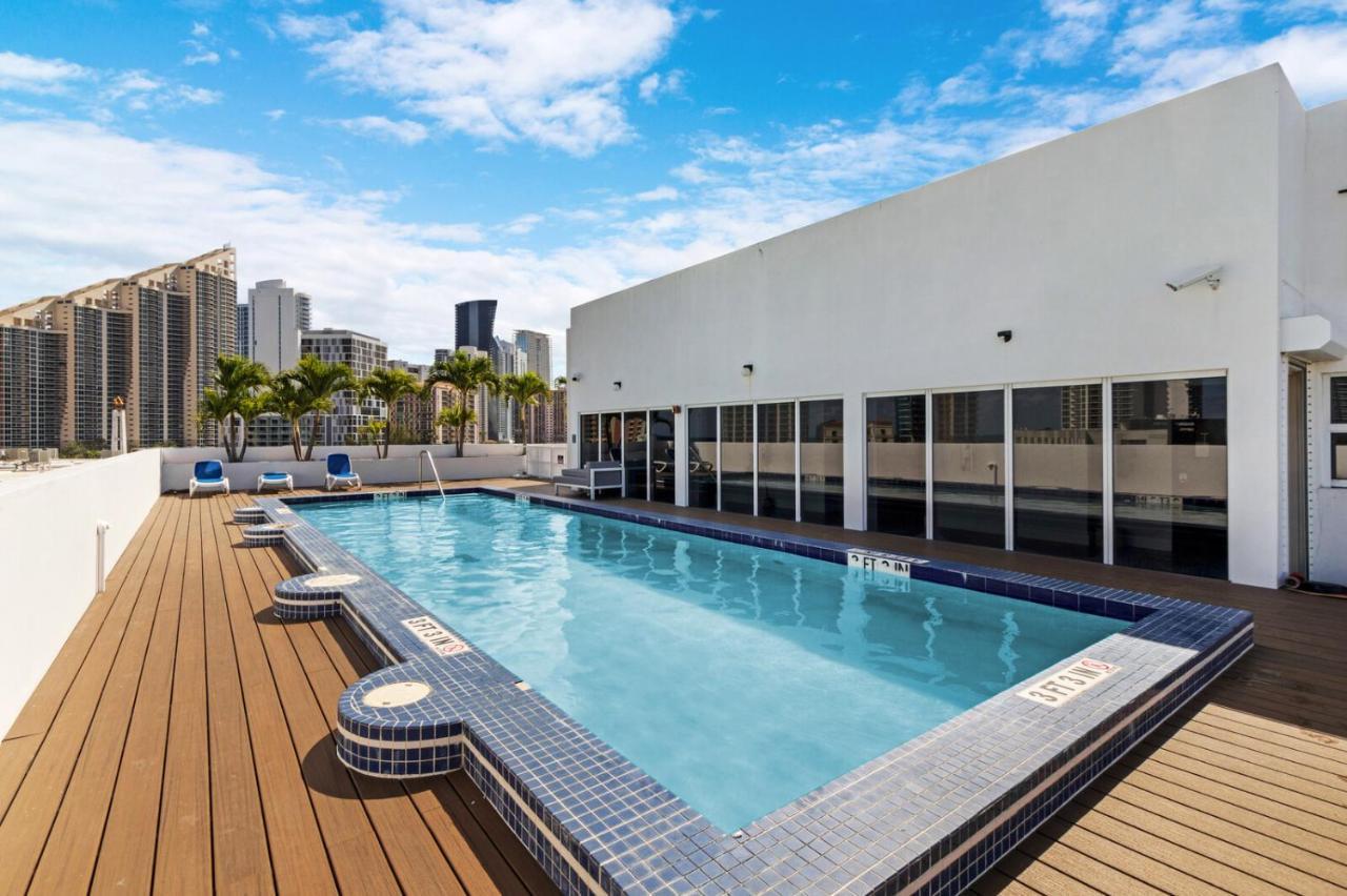 Roami At Sunny Isles Apartment Маями Бийч Екстериор снимка